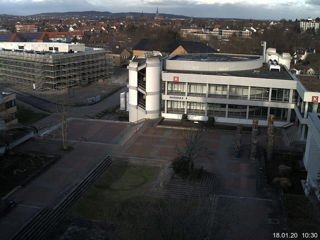 Foto der Webcam: Verwaltungsgebäude, Innenhof mit Audimax, Hörsaal-Gebäude 1