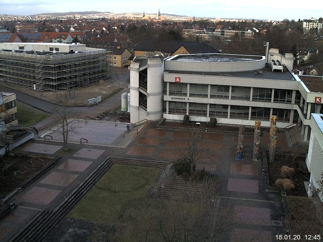 Foto der Webcam: Verwaltungsgebäude, Innenhof mit Audimax, Hörsaal-Gebäude 1