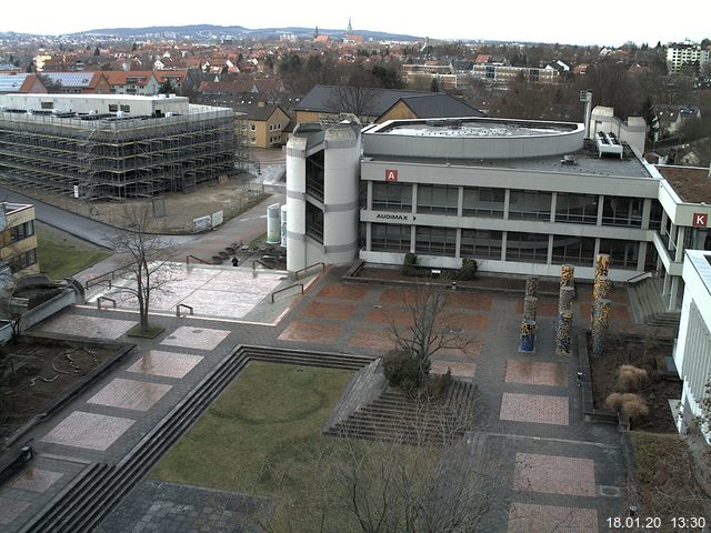 Foto der Webcam: Verwaltungsgebäude, Innenhof mit Audimax, Hörsaal-Gebäude 1