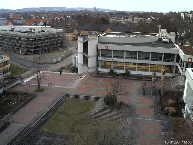 Foto der Webcam: Verwaltungsgebäude, Innenhof mit Audimax, Hörsaal-Gebäude 1