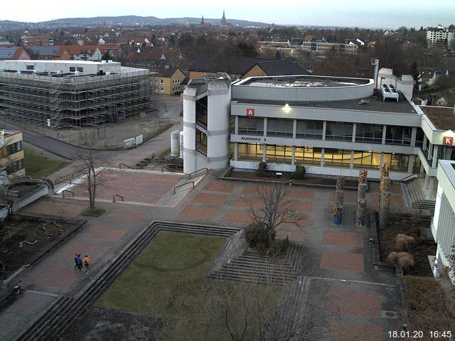 Foto der Webcam: Verwaltungsgebäude, Innenhof mit Audimax, Hörsaal-Gebäude 1