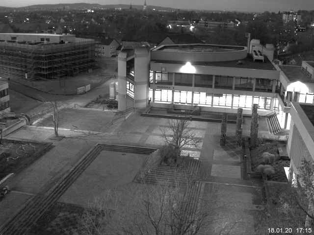 Foto der Webcam: Verwaltungsgebäude, Innenhof mit Audimax, Hörsaal-Gebäude 1