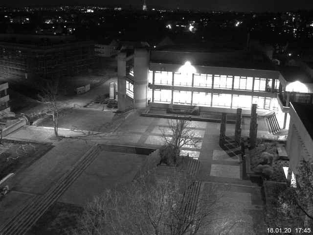 Foto der Webcam: Verwaltungsgebäude, Innenhof mit Audimax, Hörsaal-Gebäude 1