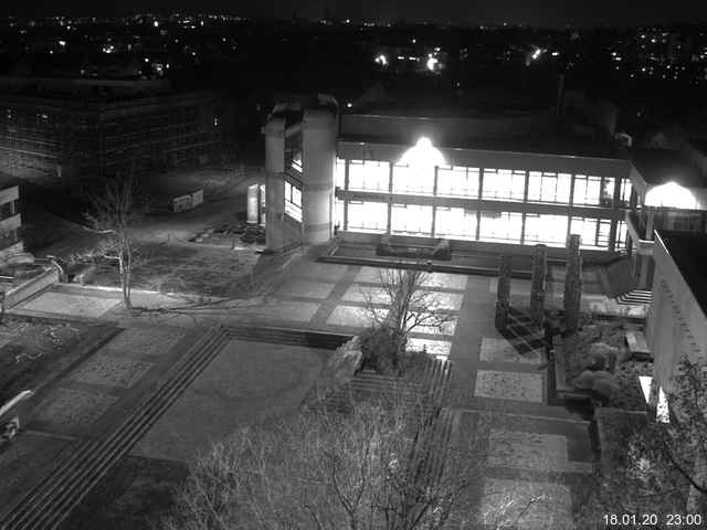 Foto der Webcam: Verwaltungsgebäude, Innenhof mit Audimax, Hörsaal-Gebäude 1