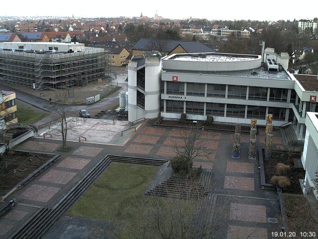 Foto der Webcam: Verwaltungsgebäude, Innenhof mit Audimax, Hörsaal-Gebäude 1