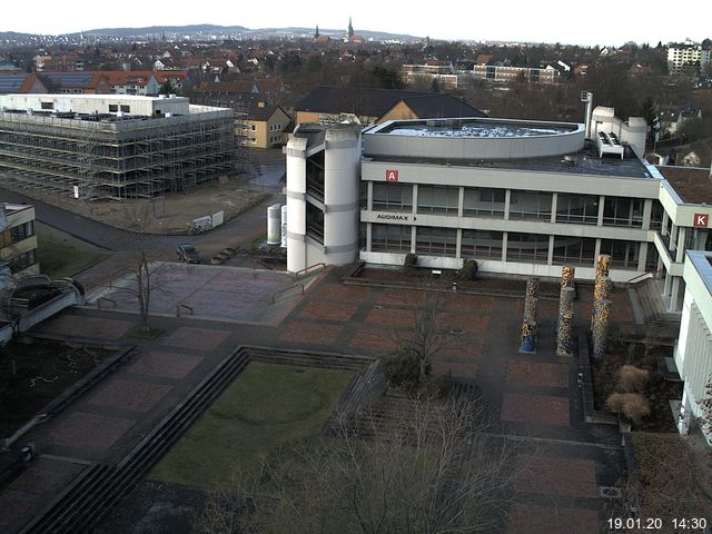 Foto der Webcam: Verwaltungsgebäude, Innenhof mit Audimax, Hörsaal-Gebäude 1