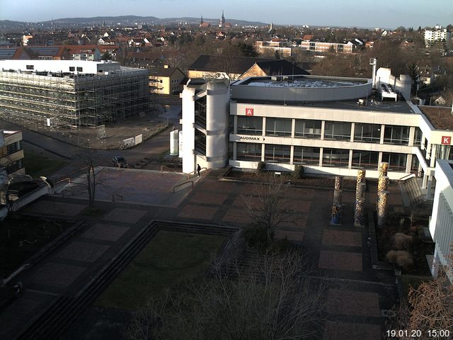 Foto der Webcam: Verwaltungsgebäude, Innenhof mit Audimax, Hörsaal-Gebäude 1