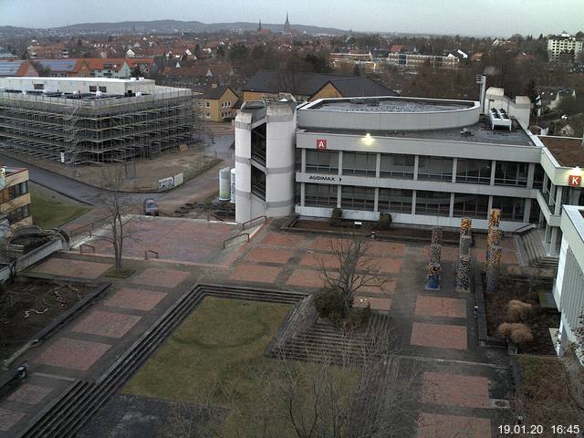 Foto der Webcam: Verwaltungsgebäude, Innenhof mit Audimax, Hörsaal-Gebäude 1