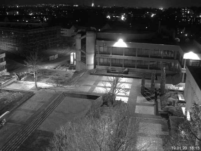 Foto der Webcam: Verwaltungsgebäude, Innenhof mit Audimax, Hörsaal-Gebäude 1