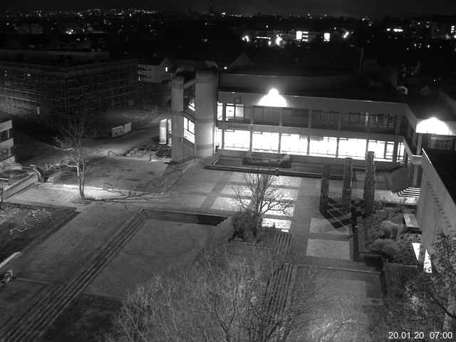 Foto der Webcam: Verwaltungsgebäude, Innenhof mit Audimax, Hörsaal-Gebäude 1