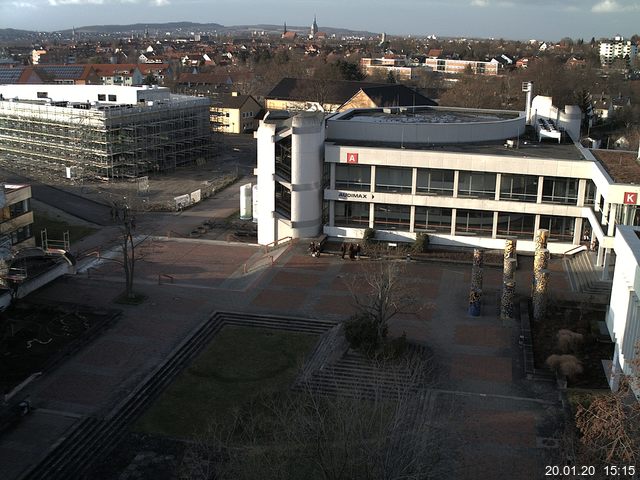 Foto der Webcam: Verwaltungsgebäude, Innenhof mit Audimax, Hörsaal-Gebäude 1