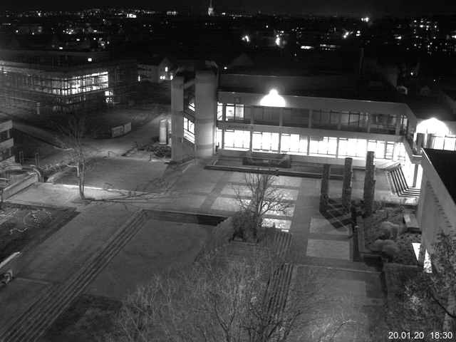 Foto der Webcam: Verwaltungsgebäude, Innenhof mit Audimax, Hörsaal-Gebäude 1