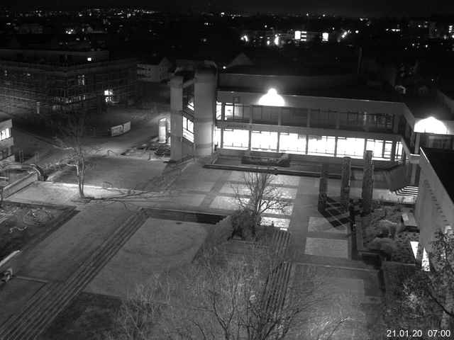 Foto der Webcam: Verwaltungsgebäude, Innenhof mit Audimax, Hörsaal-Gebäude 1