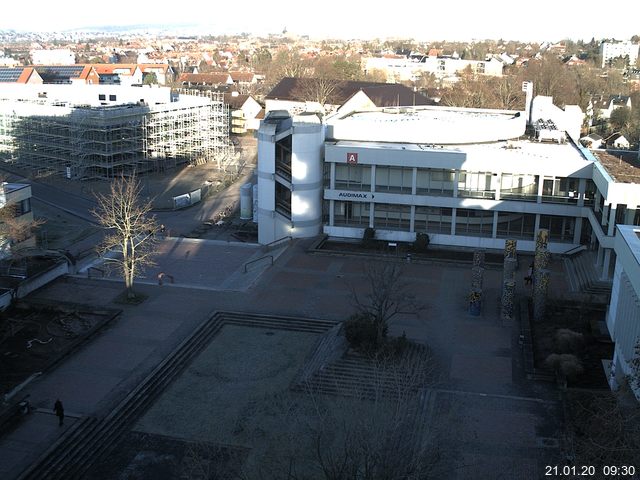 Foto der Webcam: Verwaltungsgebäude, Innenhof mit Audimax, Hörsaal-Gebäude 1