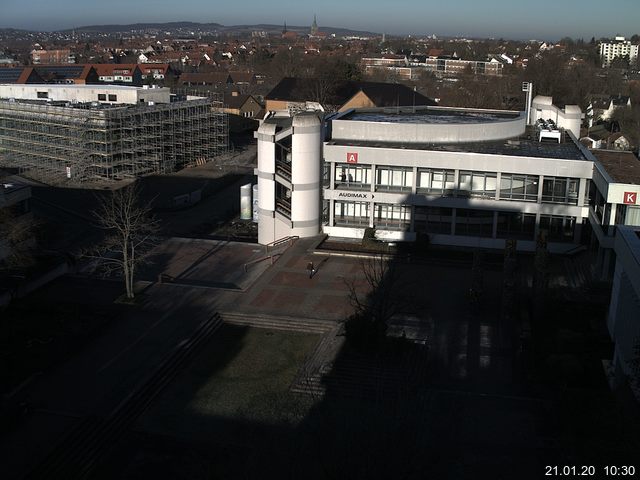 Foto der Webcam: Verwaltungsgebäude, Innenhof mit Audimax, Hörsaal-Gebäude 1