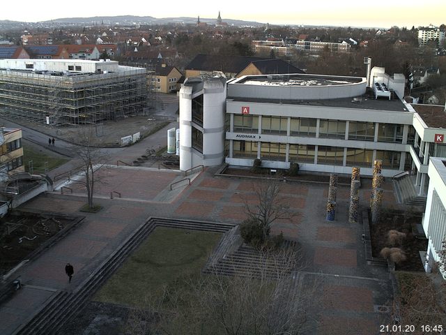 Foto der Webcam: Verwaltungsgebäude, Innenhof mit Audimax, Hörsaal-Gebäude 1