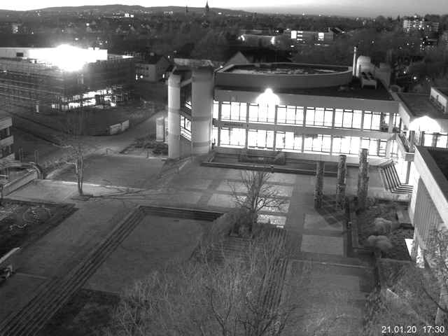 Foto der Webcam: Verwaltungsgebäude, Innenhof mit Audimax, Hörsaal-Gebäude 1