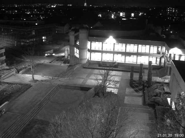 Foto der Webcam: Verwaltungsgebäude, Innenhof mit Audimax, Hörsaal-Gebäude 1