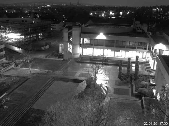 Foto der Webcam: Verwaltungsgebäude, Innenhof mit Audimax, Hörsaal-Gebäude 1