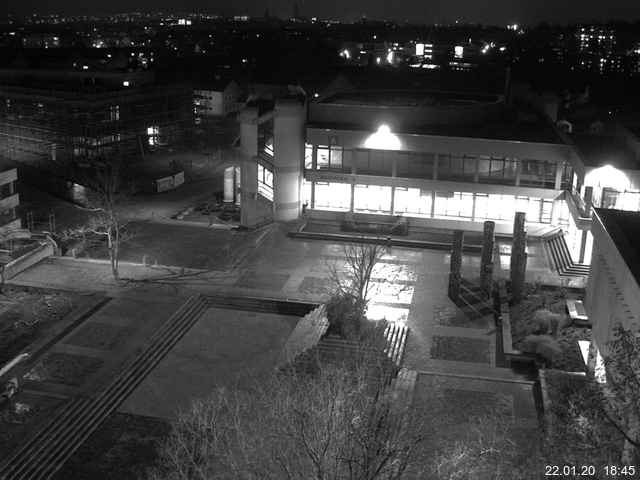 Foto der Webcam: Verwaltungsgebäude, Innenhof mit Audimax, Hörsaal-Gebäude 1