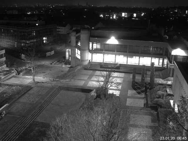 Foto der Webcam: Verwaltungsgebäude, Innenhof mit Audimax, Hörsaal-Gebäude 1