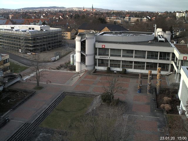 Foto der Webcam: Verwaltungsgebäude, Innenhof mit Audimax, Hörsaal-Gebäude 1