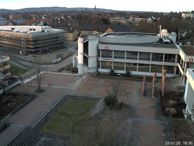 Foto der Webcam: Verwaltungsgebäude, Innenhof mit Audimax, Hörsaal-Gebäude 1