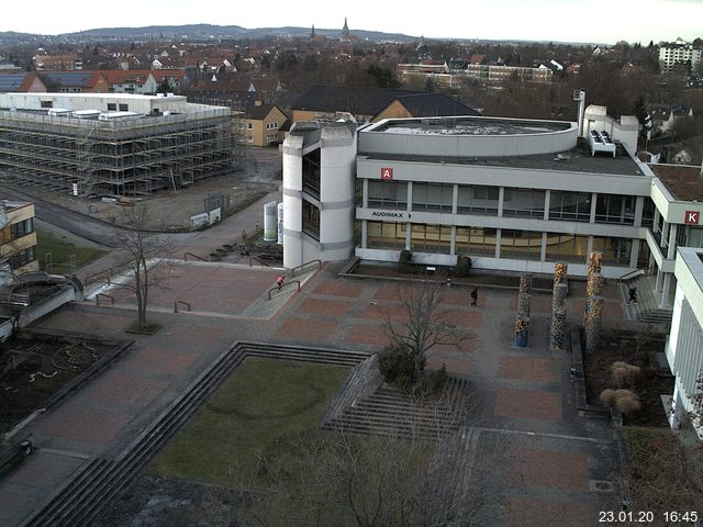 Foto der Webcam: Verwaltungsgebäude, Innenhof mit Audimax, Hörsaal-Gebäude 1