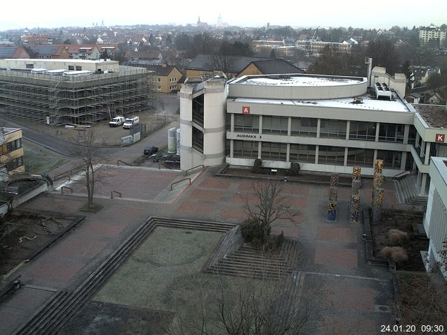 Foto der Webcam: Verwaltungsgebäude, Innenhof mit Audimax, Hörsaal-Gebäude 1