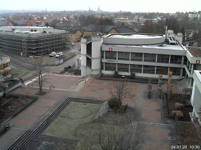 Foto der Webcam: Verwaltungsgebäude, Innenhof mit Audimax, Hörsaal-Gebäude 1