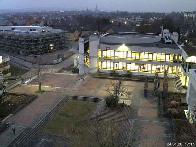 Foto der Webcam: Verwaltungsgebäude, Innenhof mit Audimax, Hörsaal-Gebäude 1