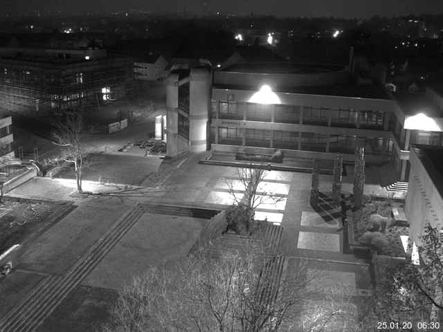 Foto der Webcam: Verwaltungsgebäude, Innenhof mit Audimax, Hörsaal-Gebäude 1