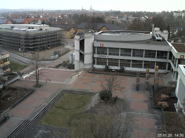 Foto der Webcam: Verwaltungsgebäude, Innenhof mit Audimax, Hörsaal-Gebäude 1