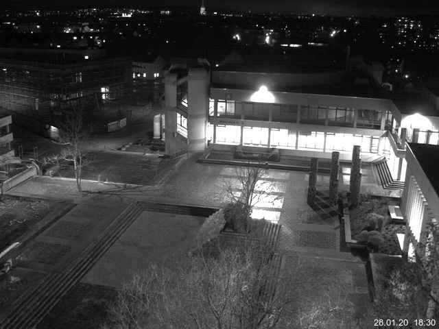 Foto der Webcam: Verwaltungsgebäude, Innenhof mit Audimax, Hörsaal-Gebäude 1