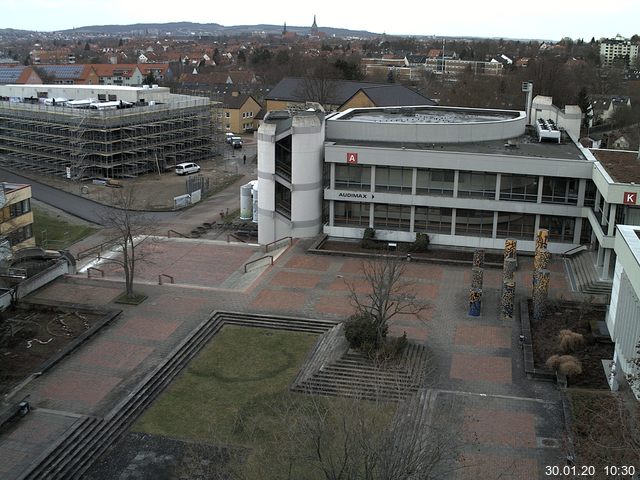 Foto der Webcam: Verwaltungsgebäude, Innenhof mit Audimax, Hörsaal-Gebäude 1