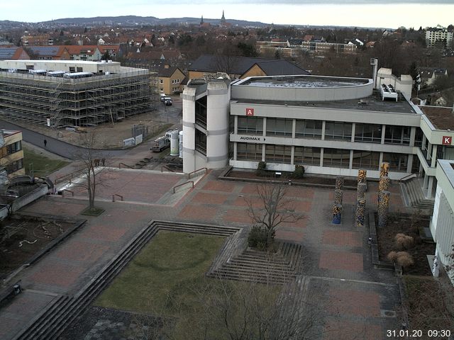 Foto der Webcam: Verwaltungsgebäude, Innenhof mit Audimax, Hörsaal-Gebäude 1