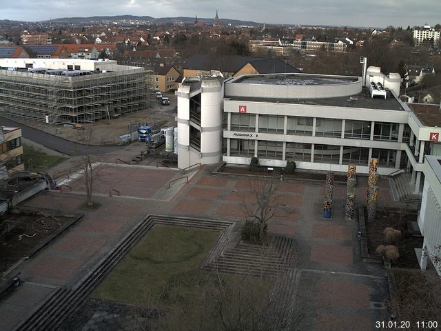 Foto der Webcam: Verwaltungsgebäude, Innenhof mit Audimax, Hörsaal-Gebäude 1