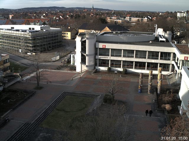 Foto der Webcam: Verwaltungsgebäude, Innenhof mit Audimax, Hörsaal-Gebäude 1