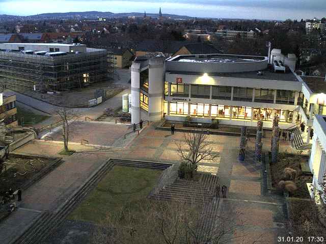 Foto der Webcam: Verwaltungsgebäude, Innenhof mit Audimax, Hörsaal-Gebäude 1