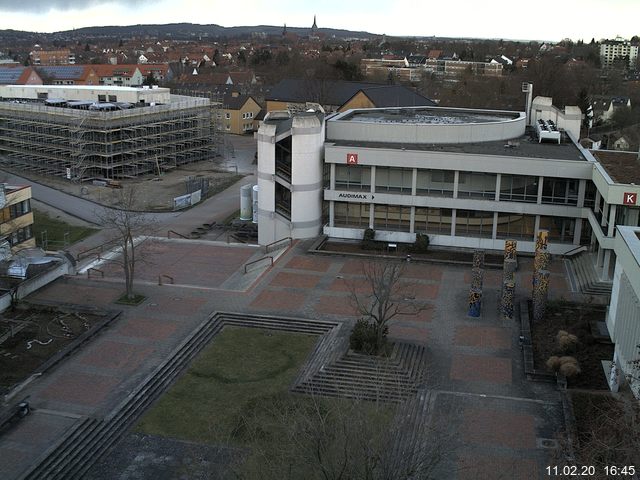 Foto der Webcam: Verwaltungsgebäude, Innenhof mit Audimax, Hörsaal-Gebäude 1