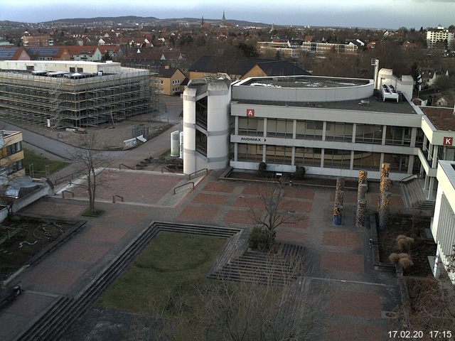 Foto der Webcam: Verwaltungsgebäude, Innenhof mit Audimax, Hörsaal-Gebäude 1