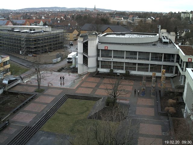 Foto der Webcam: Verwaltungsgebäude, Innenhof mit Audimax, Hörsaal-Gebäude 1