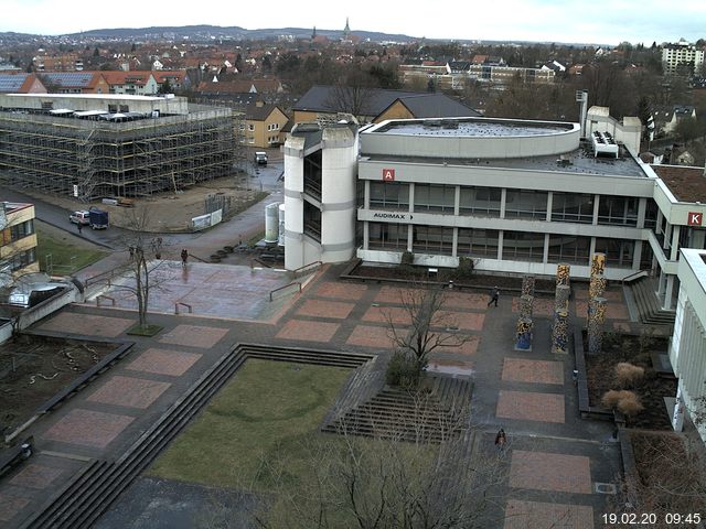 Foto der Webcam: Verwaltungsgebäude, Innenhof mit Audimax, Hörsaal-Gebäude 1