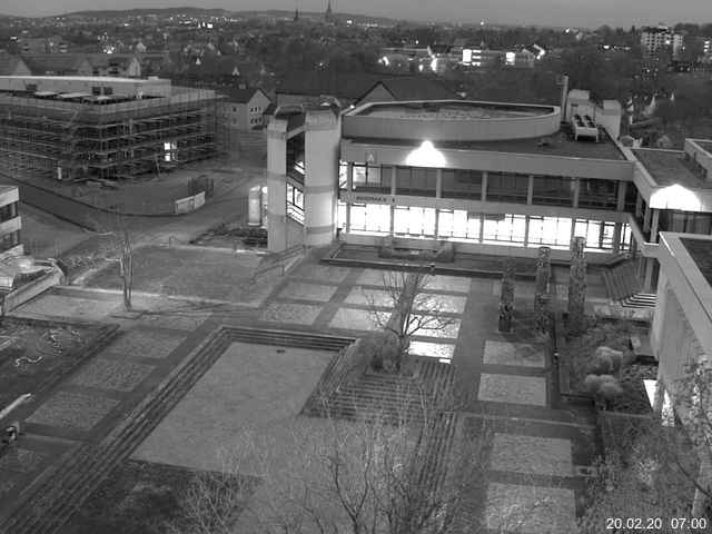 Foto der Webcam: Verwaltungsgebäude, Innenhof mit Audimax, Hörsaal-Gebäude 1