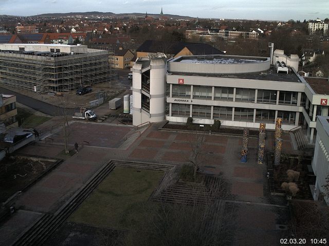 Foto der Webcam: Verwaltungsgebäude, Innenhof mit Audimax, Hörsaal-Gebäude 1