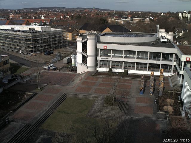 Foto der Webcam: Verwaltungsgebäude, Innenhof mit Audimax, Hörsaal-Gebäude 1