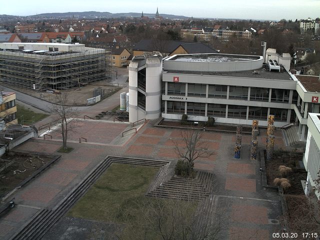 Foto der Webcam: Verwaltungsgebäude, Innenhof mit Audimax, Hörsaal-Gebäude 1