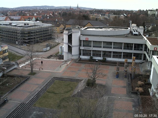 Foto der Webcam: Verwaltungsgebäude, Innenhof mit Audimax, Hörsaal-Gebäude 1