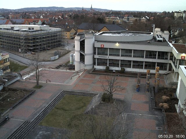 Foto der Webcam: Verwaltungsgebäude, Innenhof mit Audimax, Hörsaal-Gebäude 1