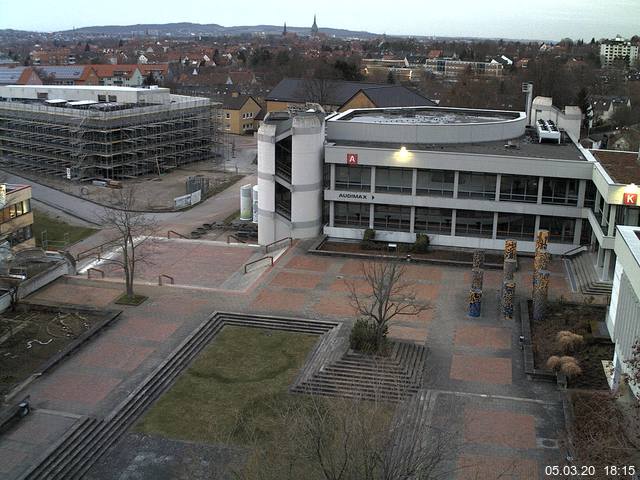 Foto der Webcam: Verwaltungsgebäude, Innenhof mit Audimax, Hörsaal-Gebäude 1